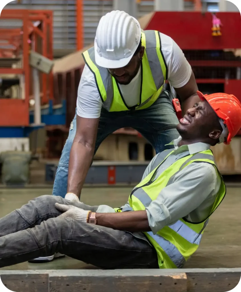 Trabajador afectado tras un accidente laboral, imagen para seguridad de procesos